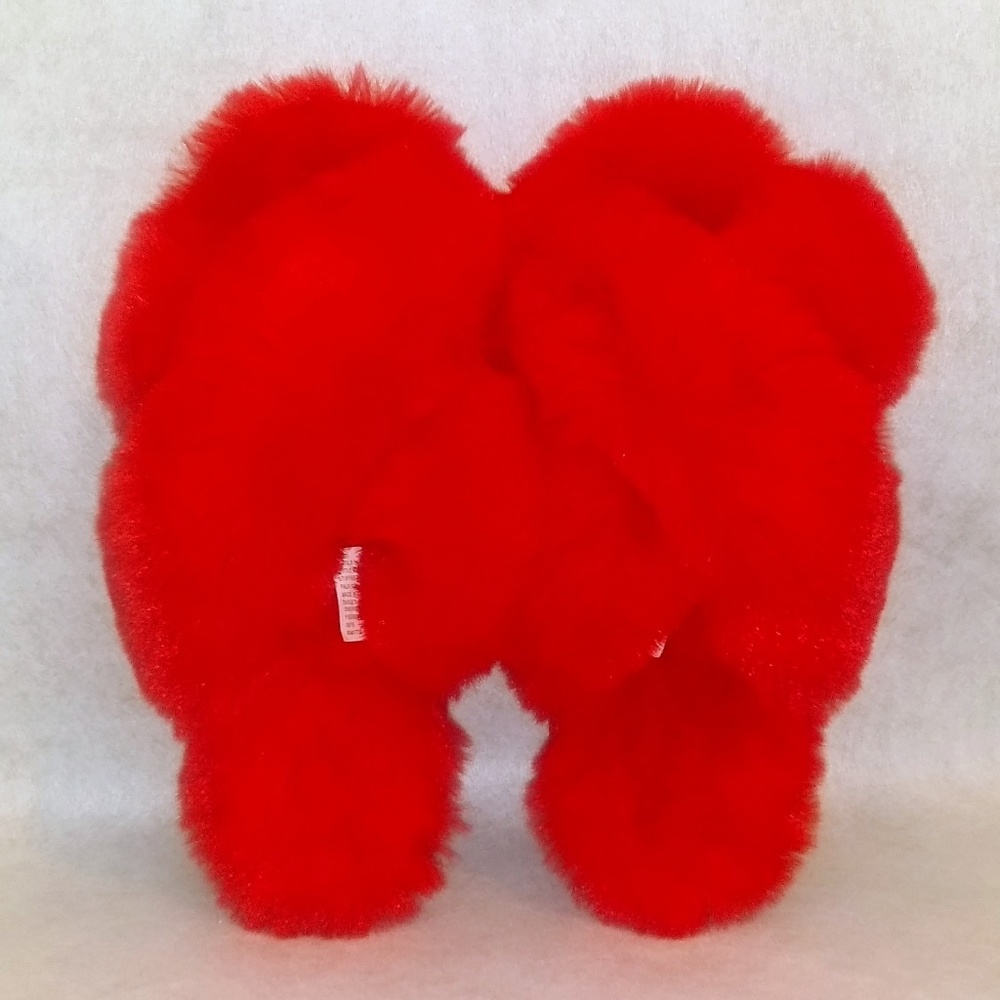 ☘️NWOT Red faux fur slippers by cat and jack